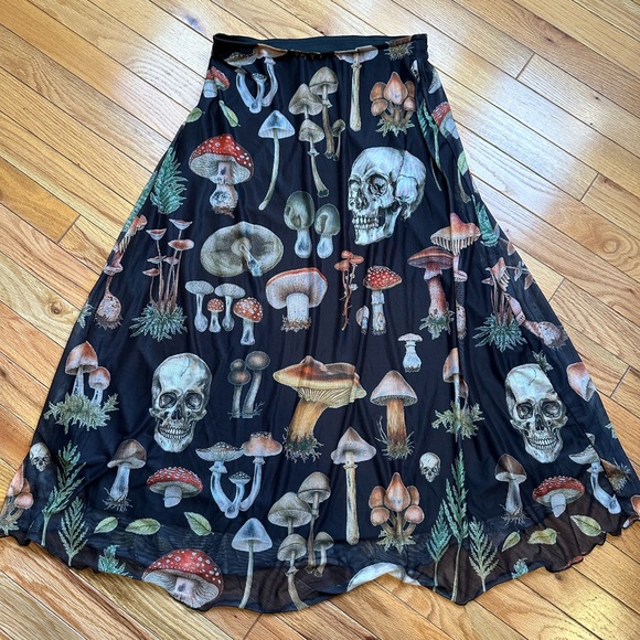 Hot Topic black mesh Mushroom/Skull midi Skirt, skull forest foliage size Medium - Picture 3 of 8